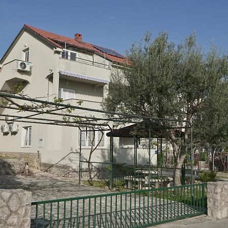 Apartments Bestak クルク エクステリア 写真