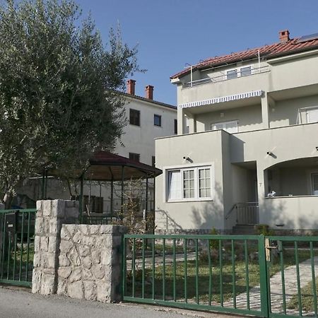 Apartments Bestak クルク エクステリア 写真