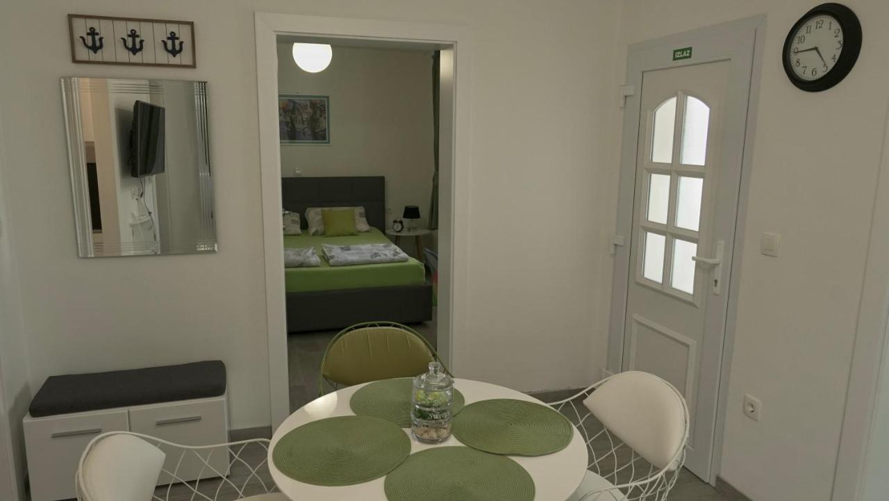 Apartments Bestak クルク エクステリア 写真