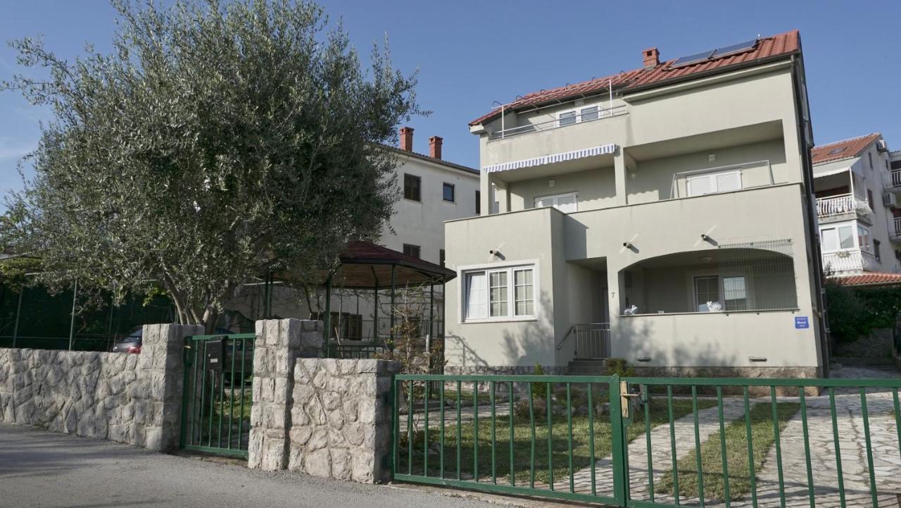 Apartments Bestak クルク エクステリア 写真