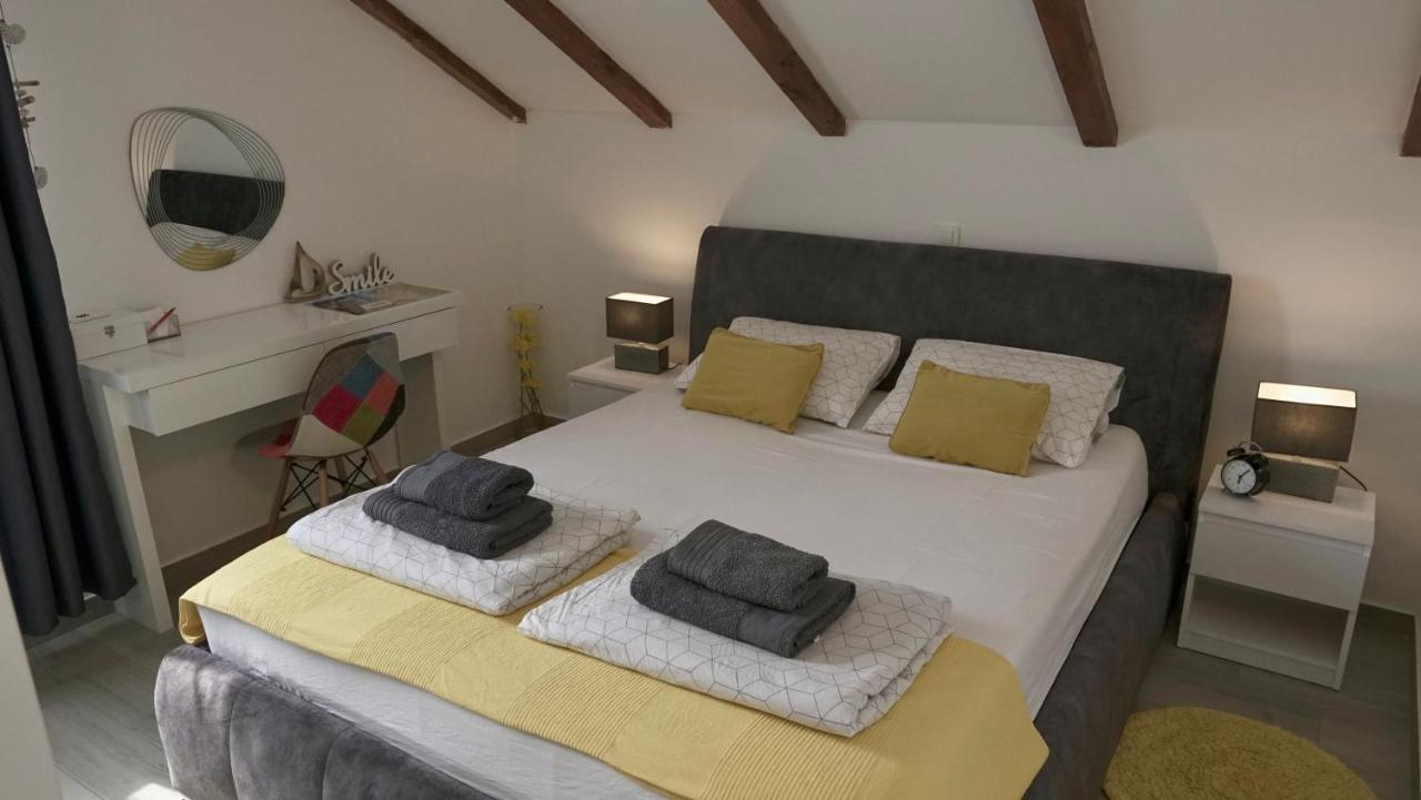 Apartments Bestak クルク エクステリア 写真