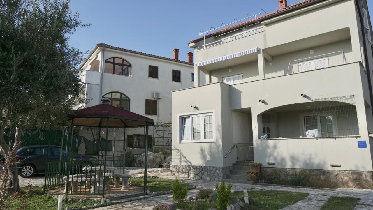 Apartments Bestak クルク エクステリア 写真
