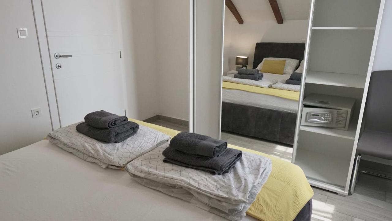 Apartments Bestak クルク エクステリア 写真