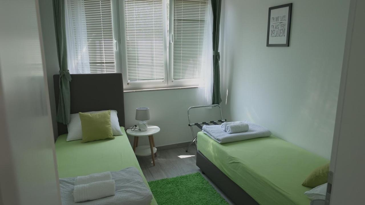 Apartments Bestak クルク エクステリア 写真