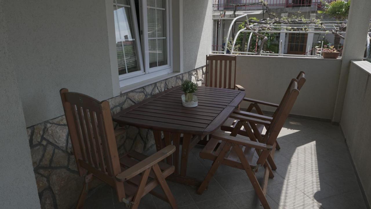 Apartments Bestak クルク エクステリア 写真